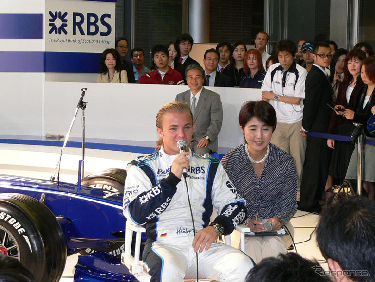東京丸の内オアゾにロズベルグ選手が来場