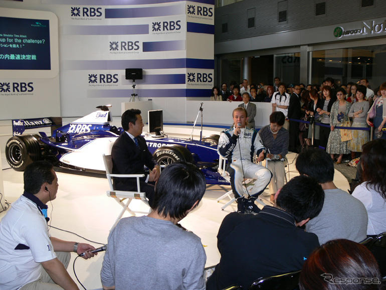 東京丸の内オアゾにロズベルグ選手が来場