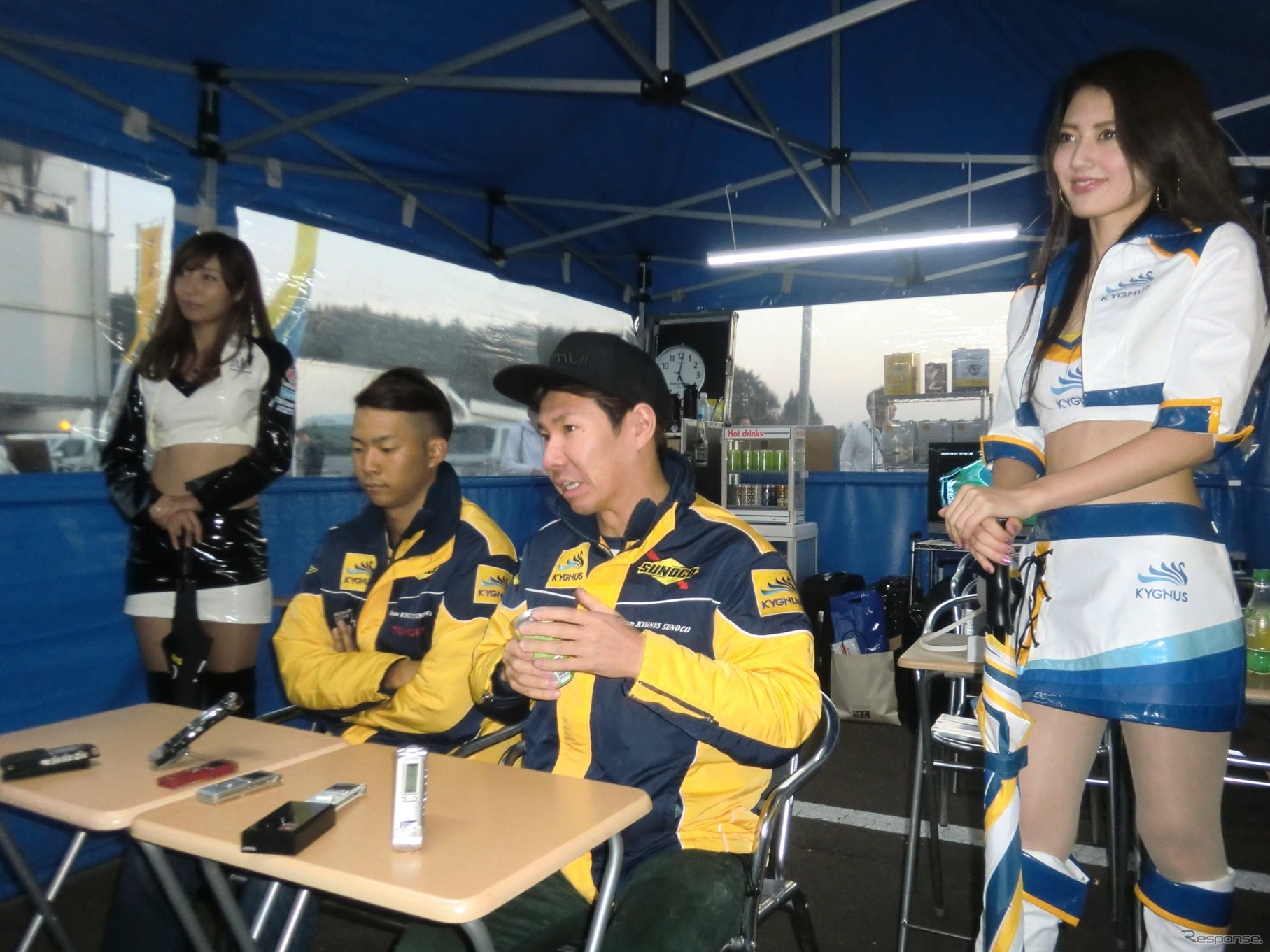 小林可夢偉は予選7位（向かって左隣の僚友・平川亮は予選13位）。