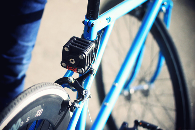 小さく折りたためる自転車用ロック「フォールディングブレードロック」