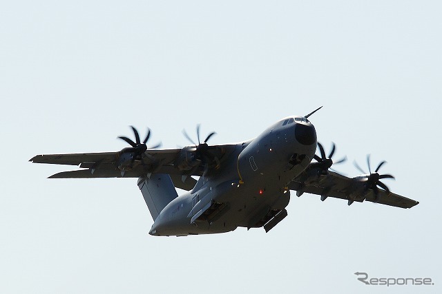 横田基地を離陸するエアバスA400Mアトラス。