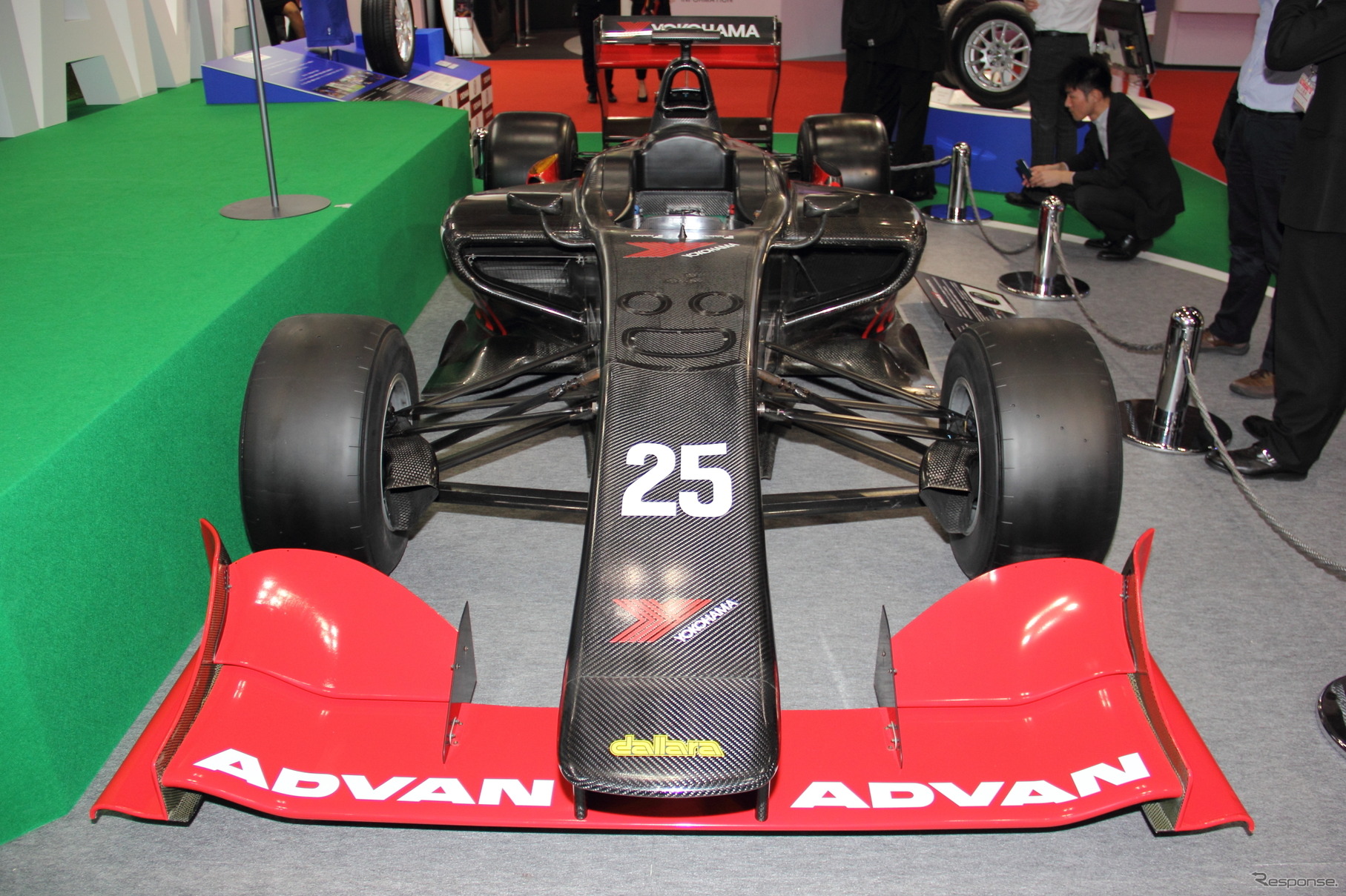 ADVANカラーのスーパーフォーミュラ『SF14』（東京モーターショー15）