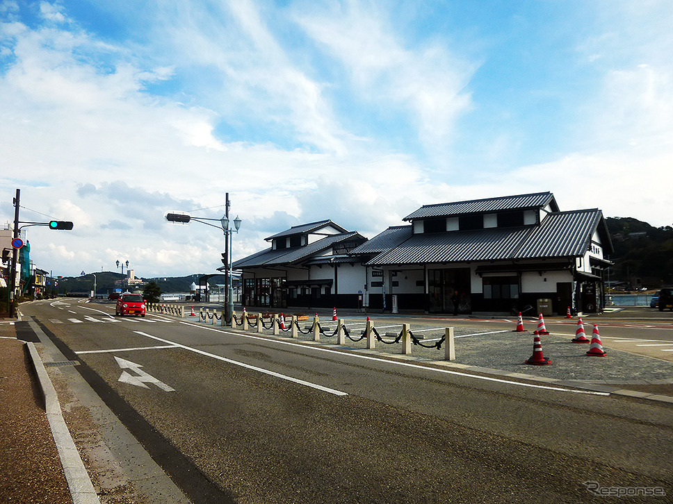 平戸港にある西肥自動車・平戸桟橋待合所