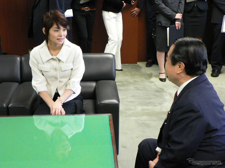 石田ゆり子さん国土交通大臣を訪問…エコロード