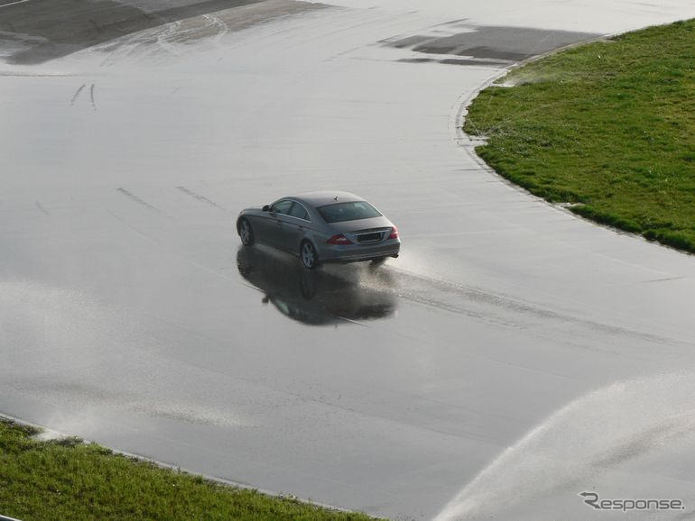 メルセデスベンツ ワールド…試乗もできる