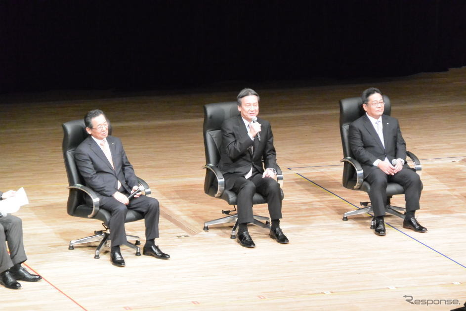 ダイハツ工業 三井正則 社長 （写真中央）