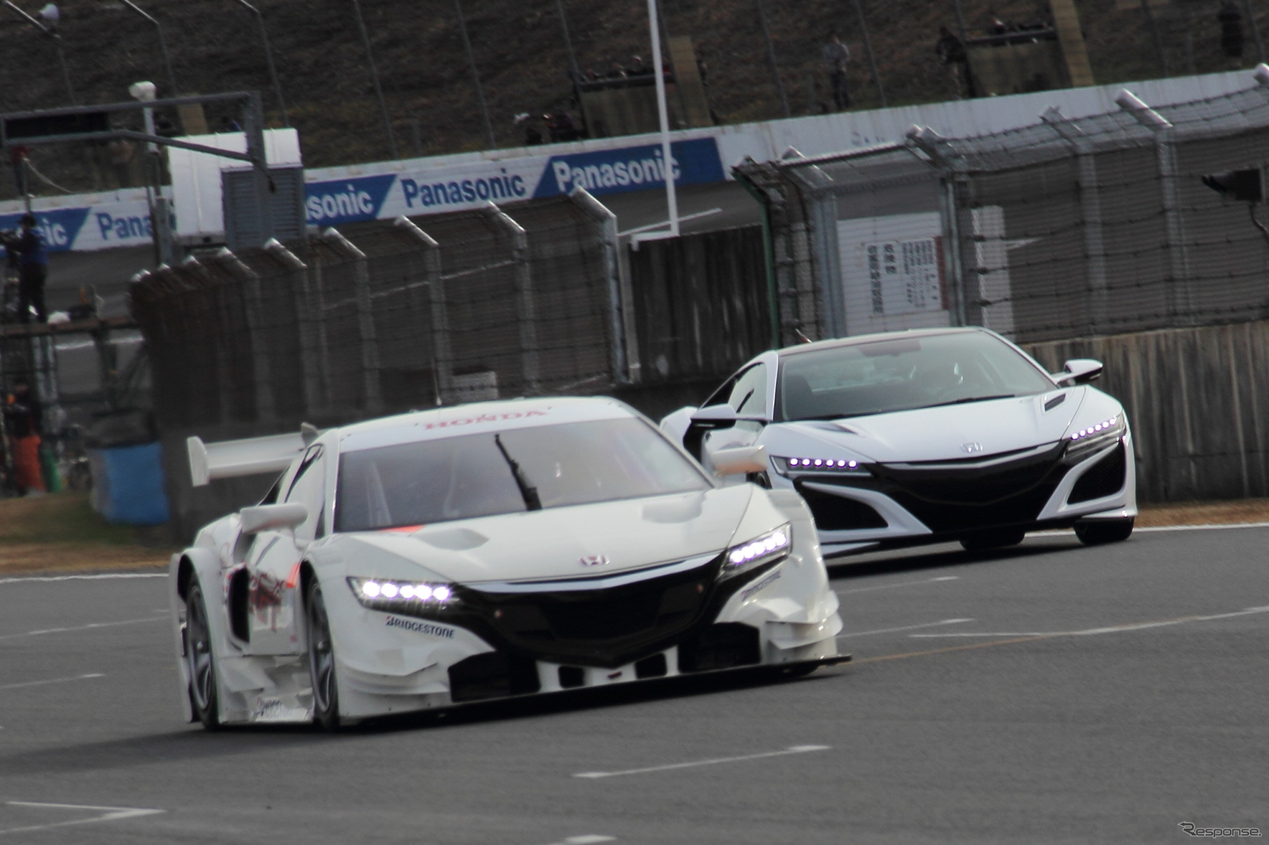 SUEPR GTの『NSX CONCEPT-GT』と併走