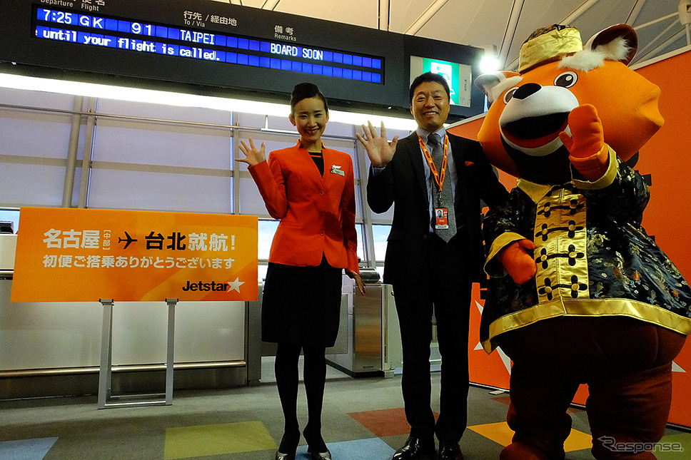 12月12日、ジェットスター・ジャパン中部＝台北線GK91初便の搭乗前のようす。片岡優代表も駆けつけた