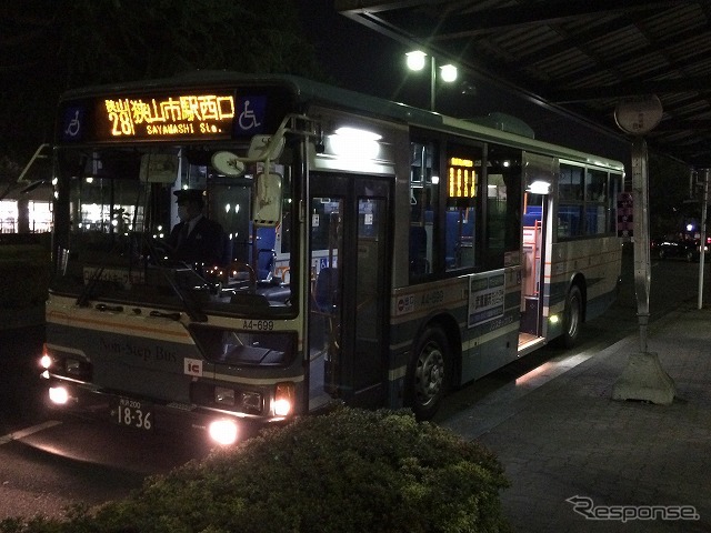 夜の寒さを感じる飯能駅から西武池袋線に乗り、稲荷山公園駅まで移動。そこから狭山28系統に乗って狭山市駅。入間基地の北側を通る路線となる。西武池袋線と新宿線の間をショートカット。