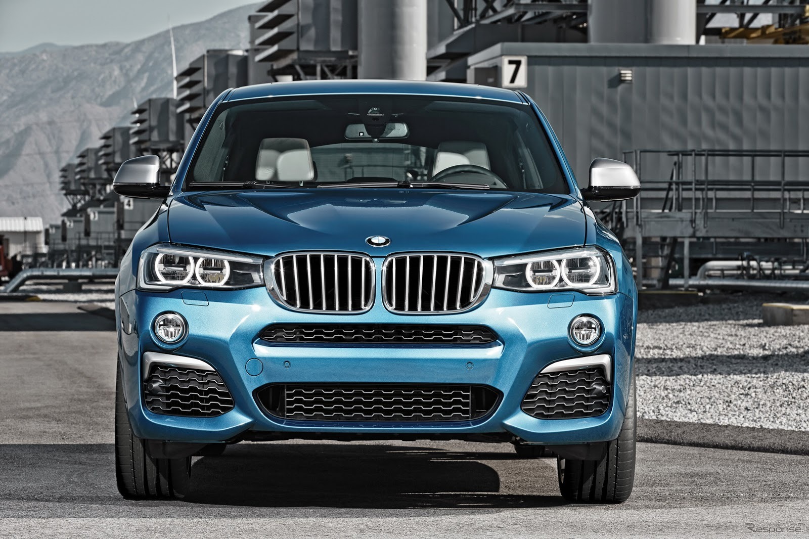 BMW X4 の M40i