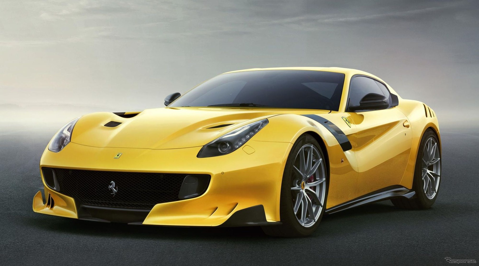 フェラーリ F12 tdf