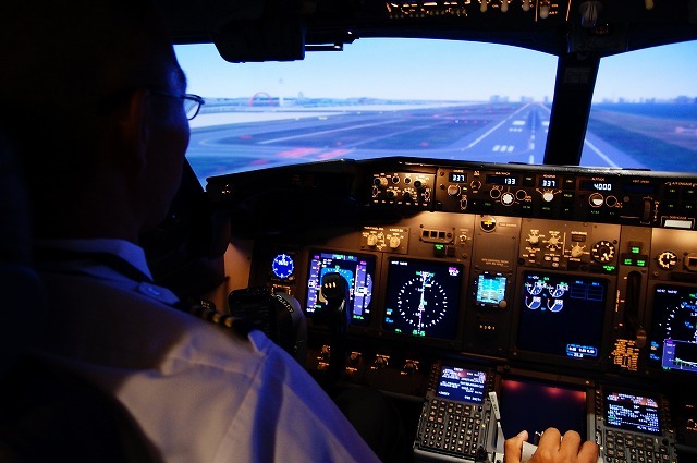 Jal 地上でも働くパイロットたち フライトシミュレーターでの訓練も地上勤務扱い 7枚目の写真 画像 レスポンス Response Jp Jal 地上でも働くパイロットたち フライトシミュレーターでの訓練も地上勤務扱い 7枚目の写真 画像 レスポンス Response Jp