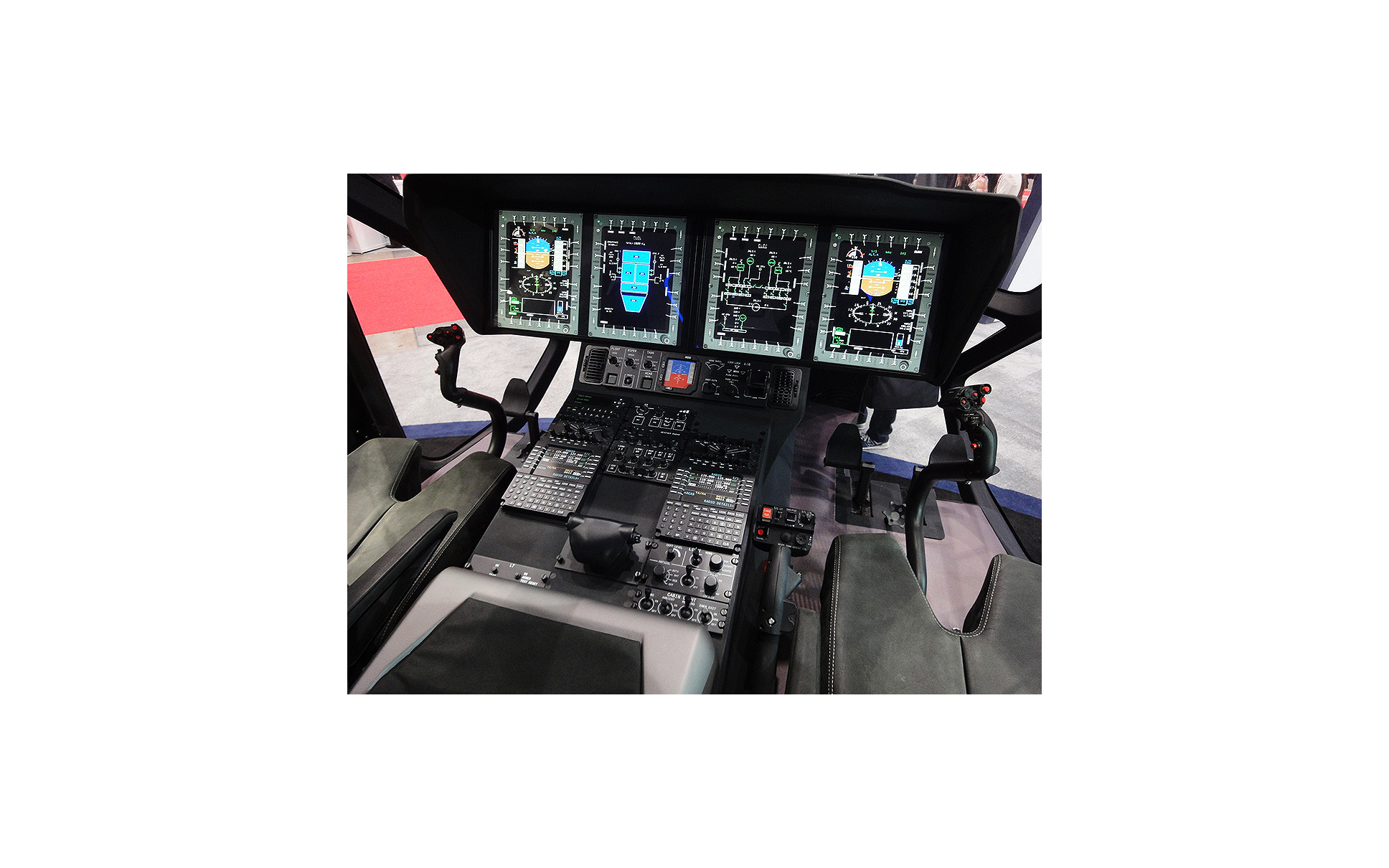 国際航空宇宙展16 アジア初公開 エアバス最新ヘリ 操縦席に座れる 2枚目の写真 画像 レスポンス Response Jp 国際航空宇宙展16 アジア初公開 エアバス最新ヘリ 操縦席に座れる 2枚目の写真 画像 レスポンス Response Jp