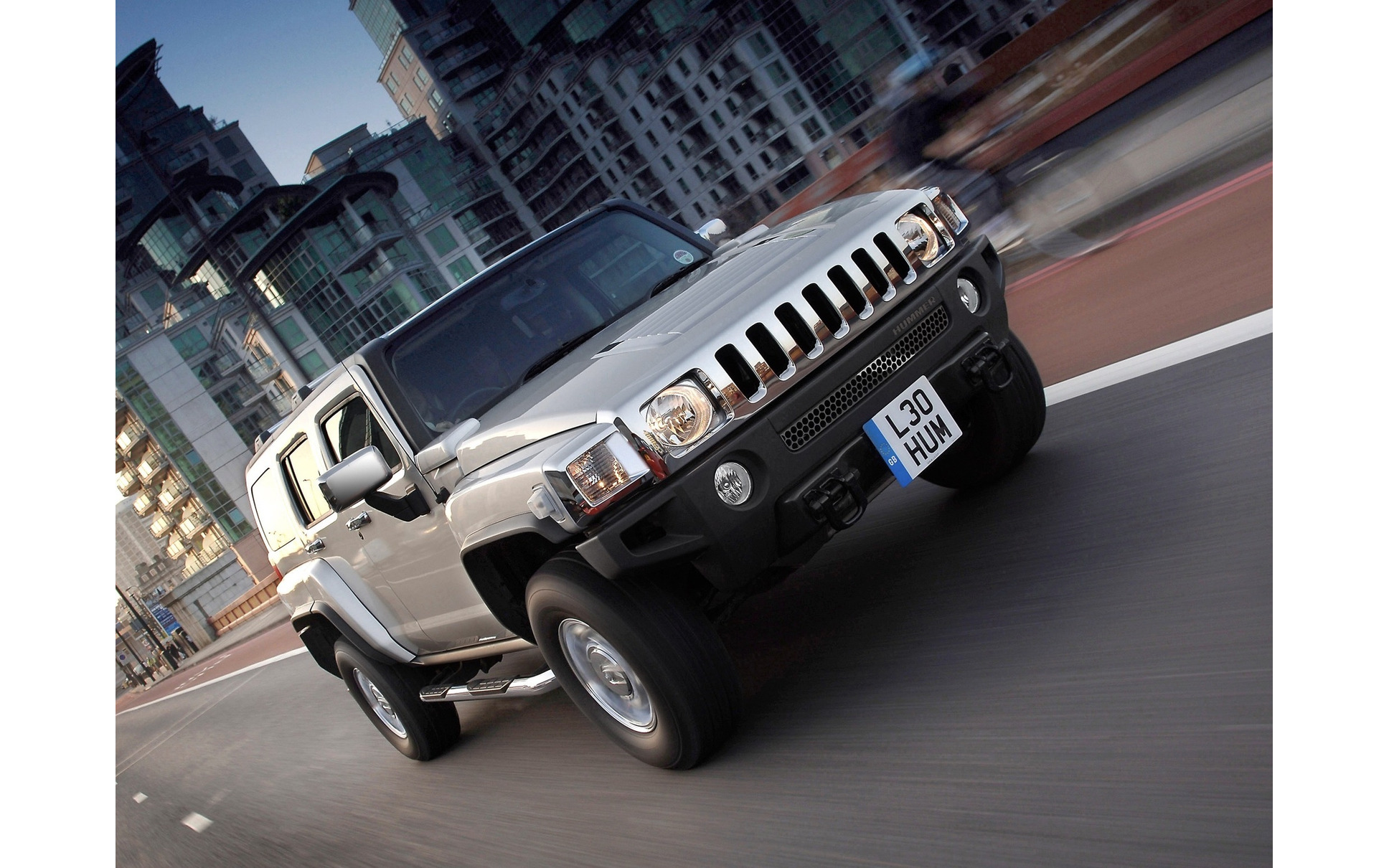 ハマー H3のボディサイズ、新車・中古車価格、内装、カスタム方法まで徹底解説 | カーナリズム