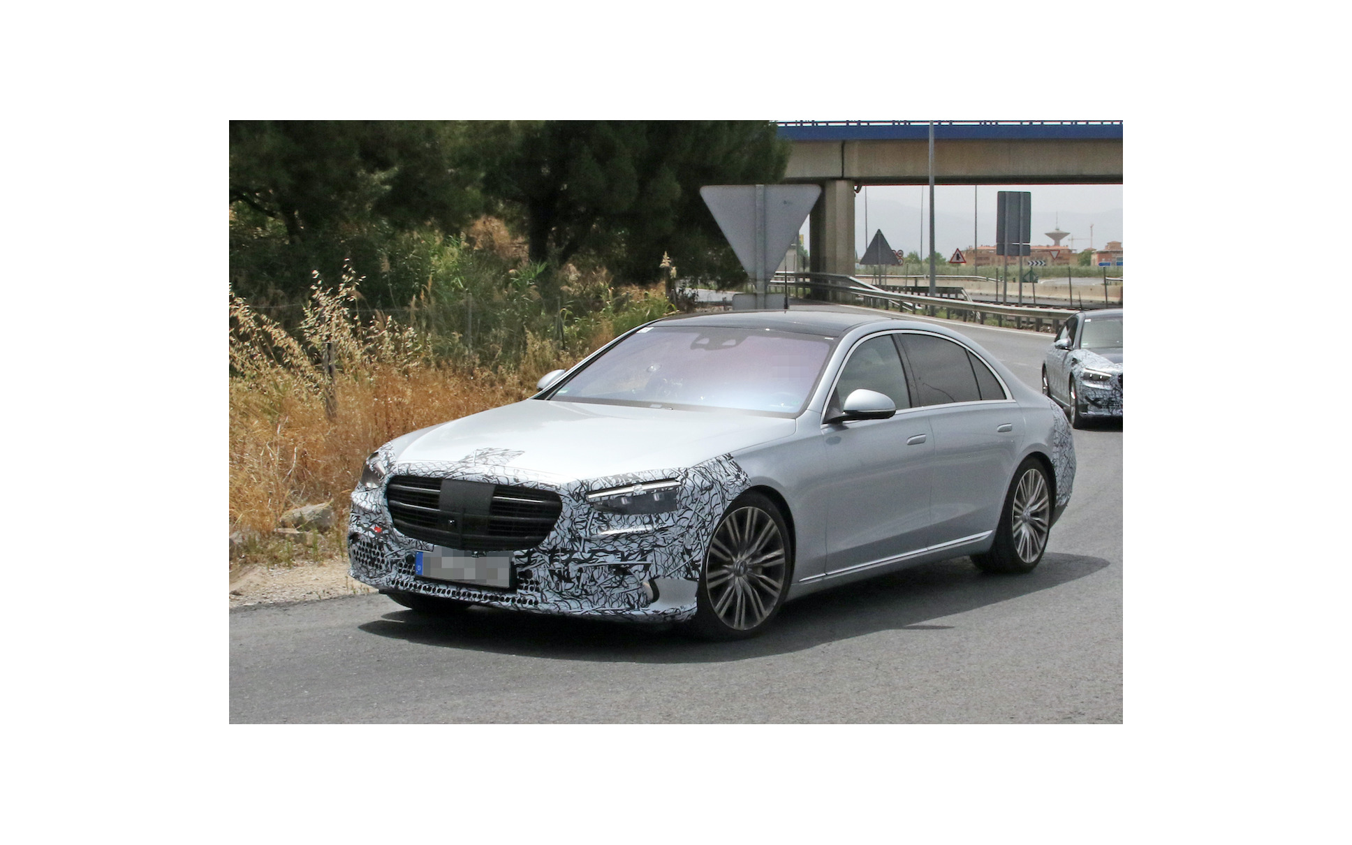 ティザー以上の露出 メルセデスベンツ Sクラス 新型 ポップアップドアハンドルも見えた 1枚目の写真 画像 レスポンス Response Jp ティザー以上の露出 メルセデスベンツ Sクラス 新型 ポップアップドアハンドルも見えた 1枚目の写真 画像 レスポンス Response Jp