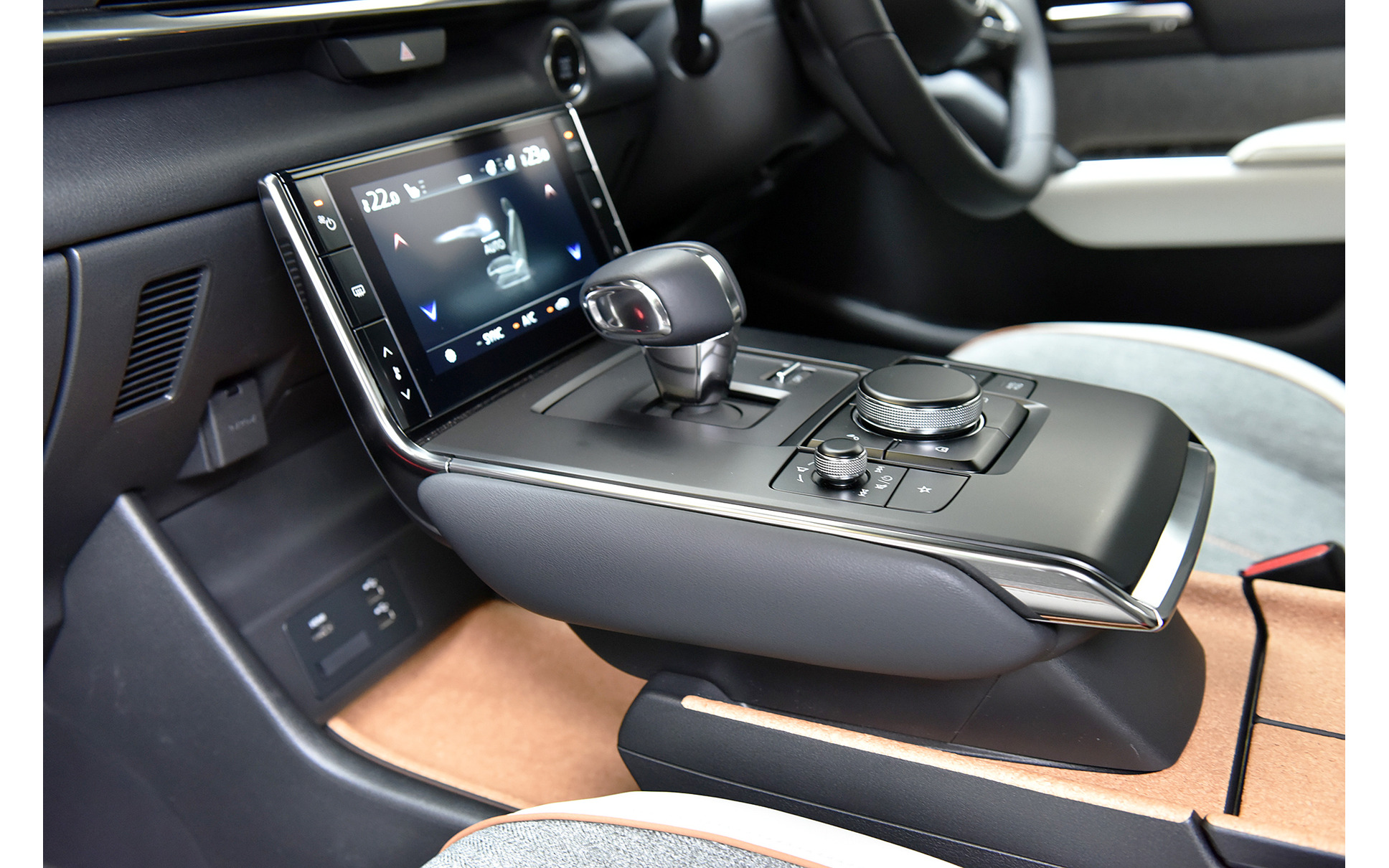 マツダ Mx 30 これまで使ってきたものを使わずにマツダらしさを表現する 禅問答 松田陽一チーフデザイナー インタビュー 7枚目の写真 画像 レスポンス Response Jp マツダ Mx 30 これまで使ってきたものを使わずにマツダらしさを表現する 禅問答 松田陽一チーフデザイナー インタビュー 7枚目の写真 画像 レスポンス Response Jp