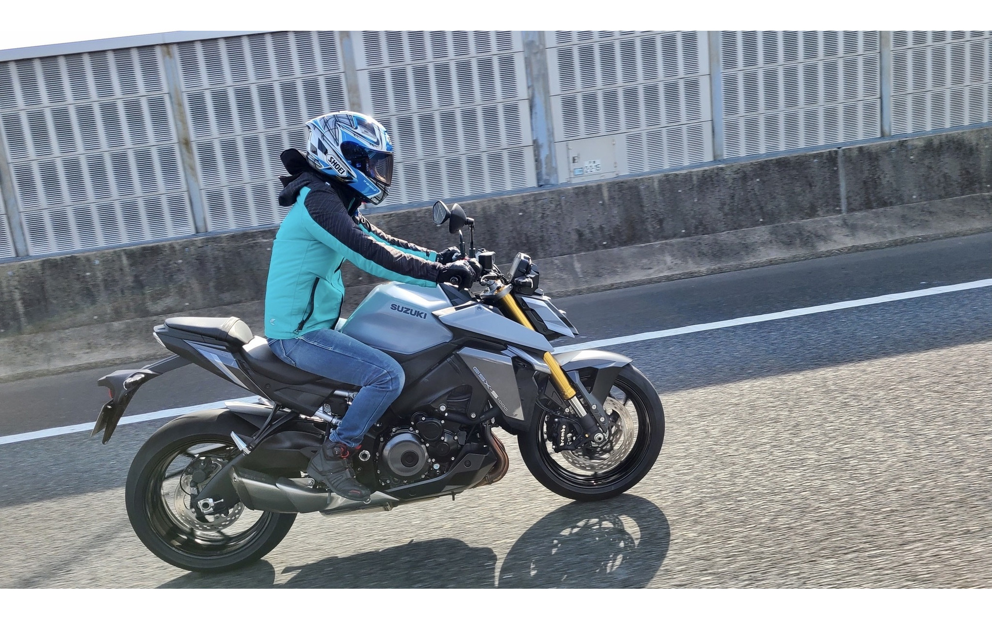 スズキ Gsx S1000 新型試乗 リラックス系 なライポジがステキな優等生 小鳥遊レイラ 15枚目の写真 画像 レスポンス Response Jp