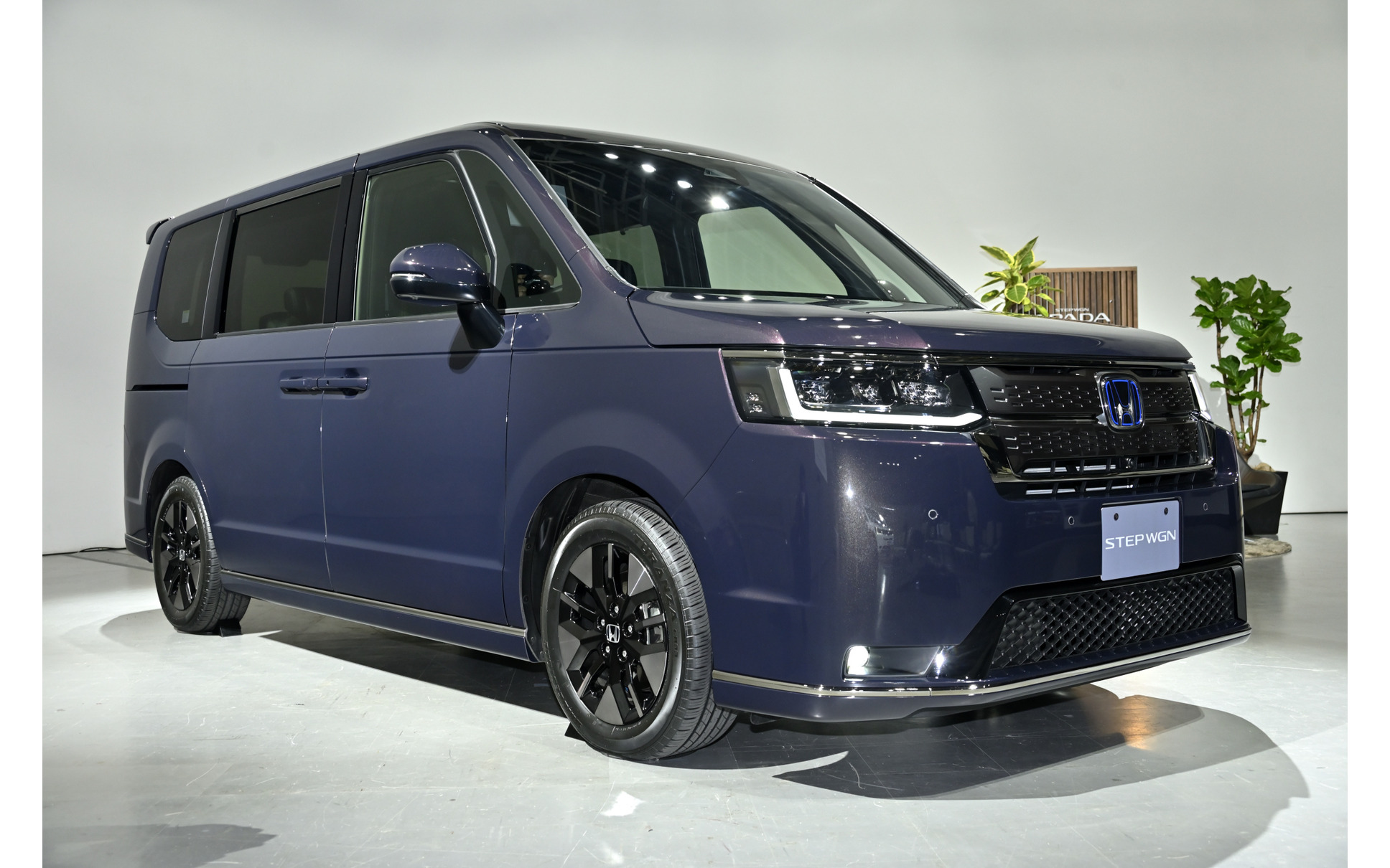 ホンダ ステップワゴン 新型が人気 正式発売前ですでに5か月待ち 1枚目の写真 画像 レスポンス Response Jp ホンダ ステップワゴン 新型が人気 正式発売前ですでに5か月待ち 1枚目の写真 画像 レスポンス Response Jp