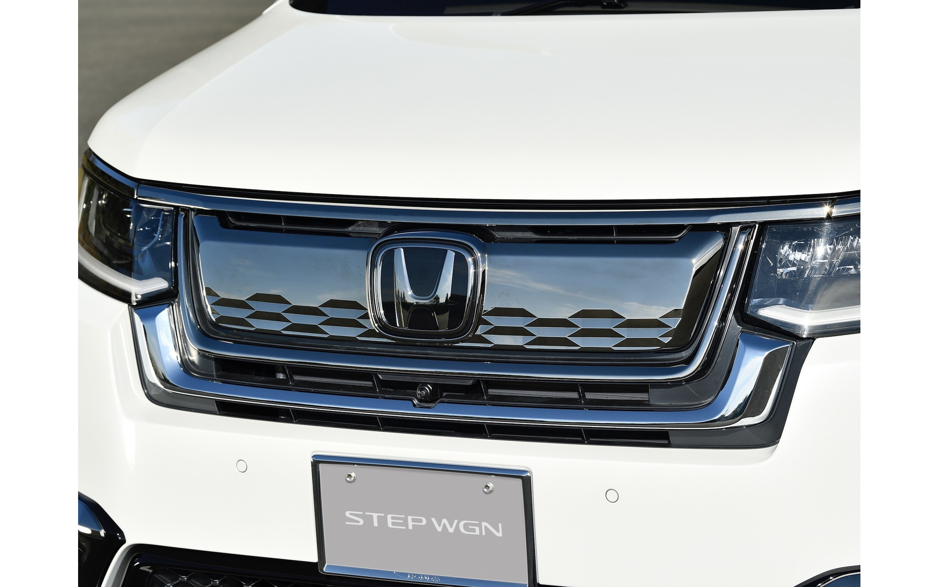 フロントグリル クローム仕上げ タグ付き ホンダ HONDA WR-V【DG5】 フロントグリル(Hマーク2個+車名