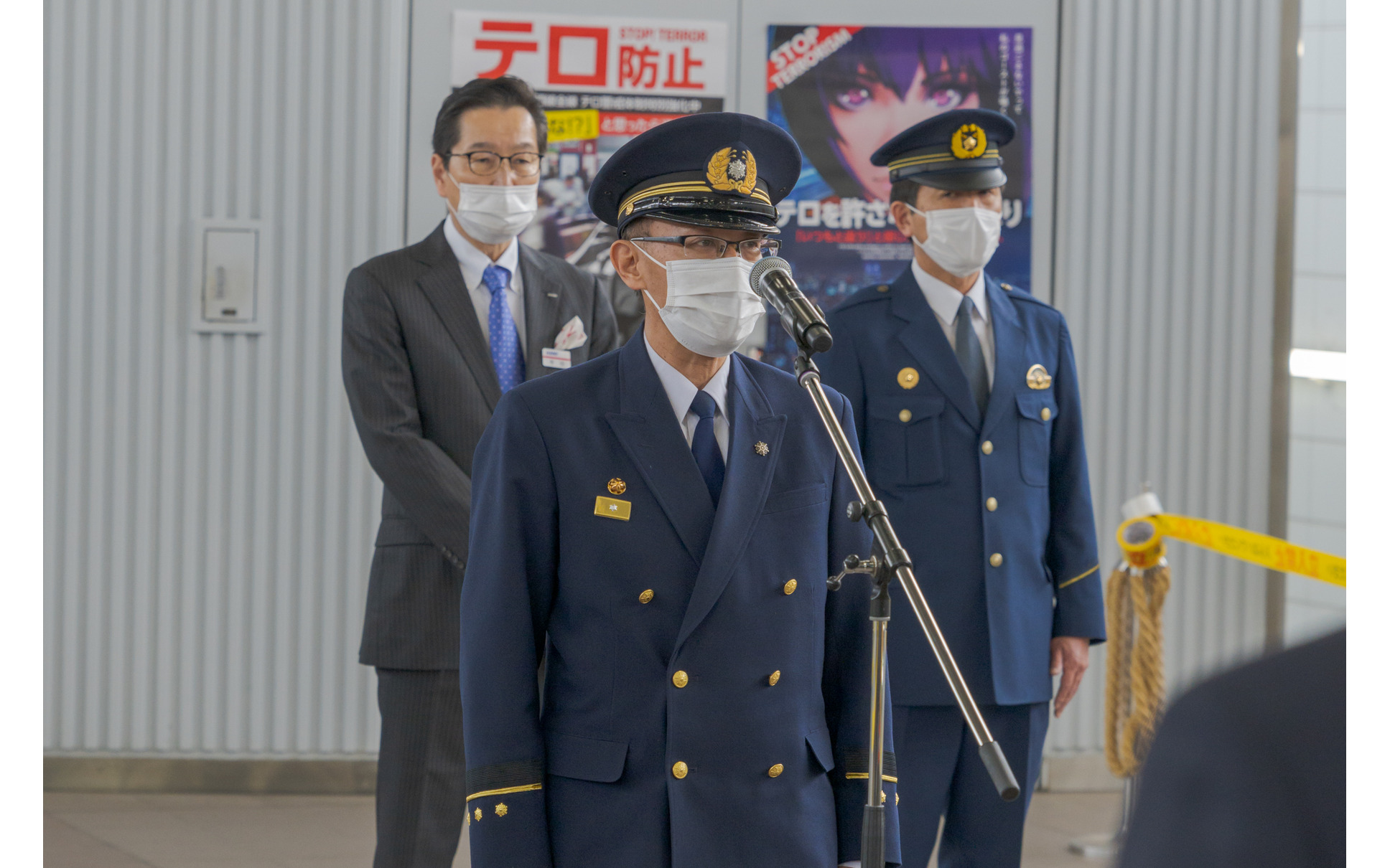 電車内で凶器を持った暴漢が大暴れ 京王が対処訓練を実施 31枚目の写真 画像 レスポンス Response Jp 電車内で凶器を持った暴漢が大暴れ 京王が対処訓練を実施 31枚目の写真 画像 レスポンス Response Jp