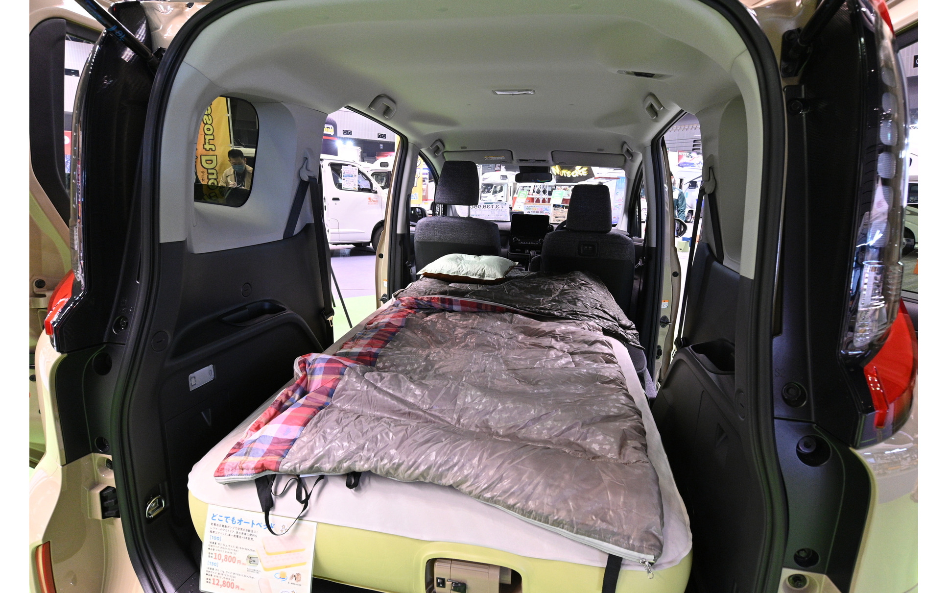 キャンプ女子とコラボ 新型シエンタでキャンプ 福岡キャンピングカーショー22 4枚目の写真 画像 レスポンス Response Jp