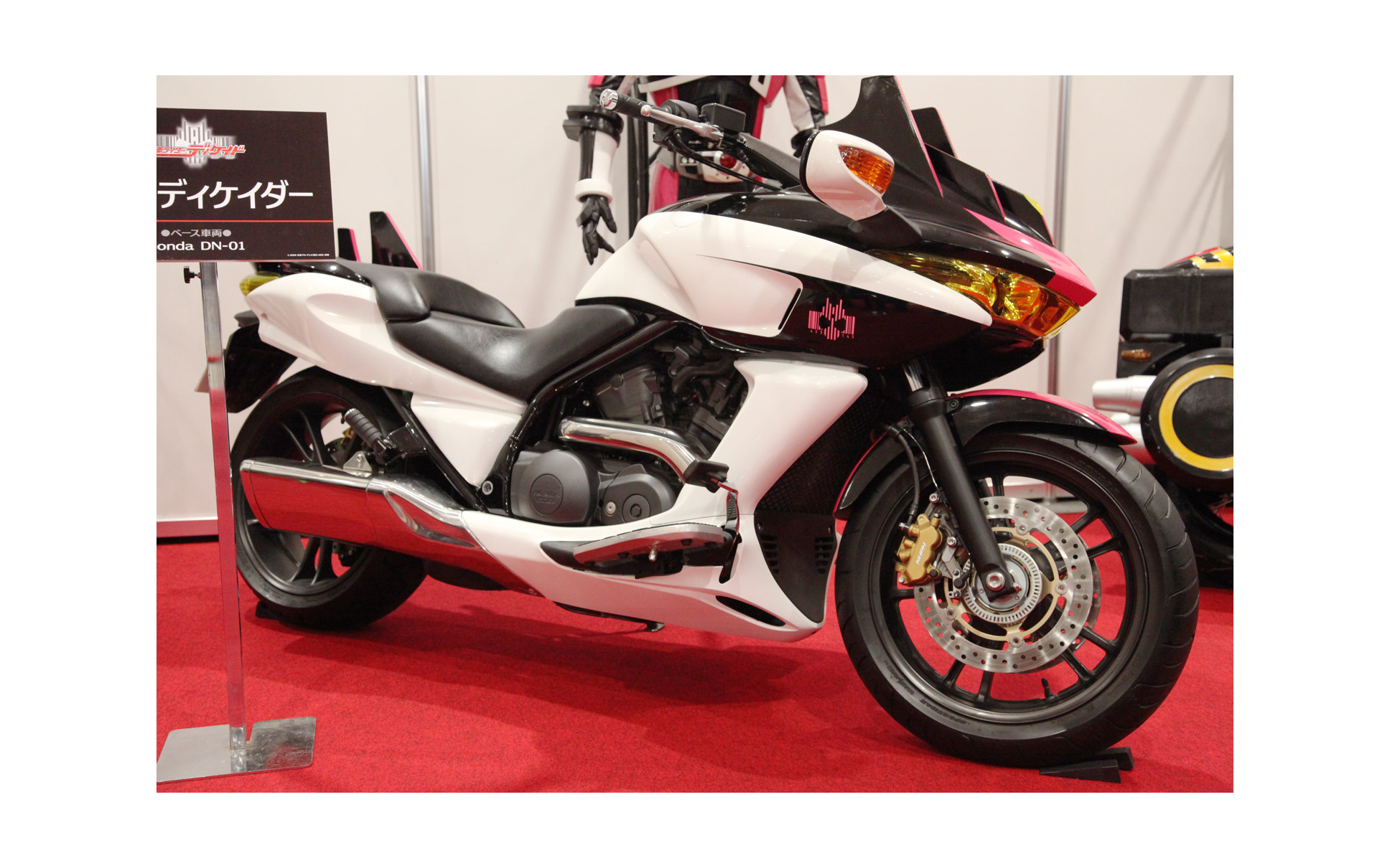 バイクの日 スマイル オン15 秋葉原で開催 車両展示やミニライブ 2枚目の写真 画像 レスポンス Response Jp バイクの日 スマイル オン15 秋葉原で開催 車両展示やミニライブ 2枚目の写真 画像 レスポンス Response Jp