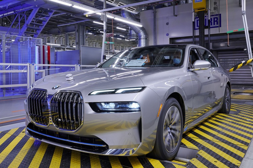 BMW 7シリーズ 新型、EV版『i7』の生産も開始 画像