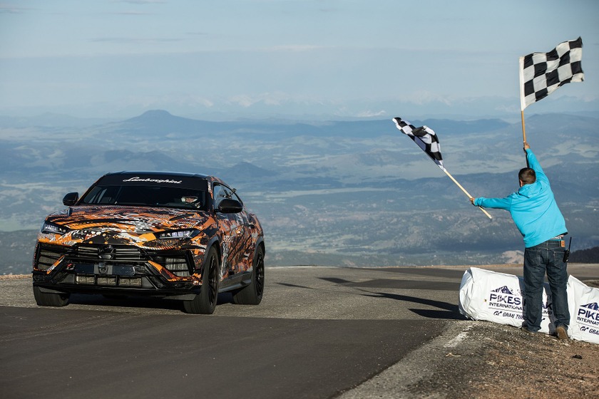ランボルギーニ 『ウルス』改良新型、パイクスピーク最速SUVに 画像