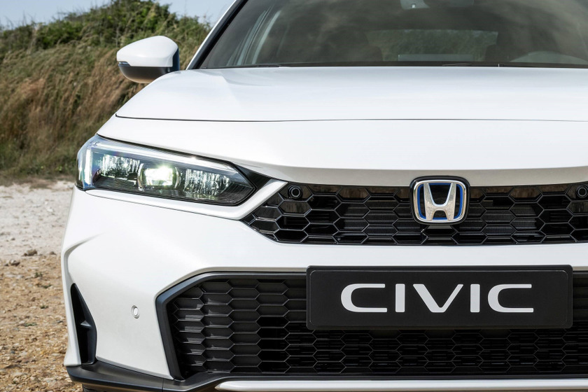 ホンダ『シビック e:HEV』英国モデルの新デザインに好感触! SNSではその価格にも注目が集まっており… 画像