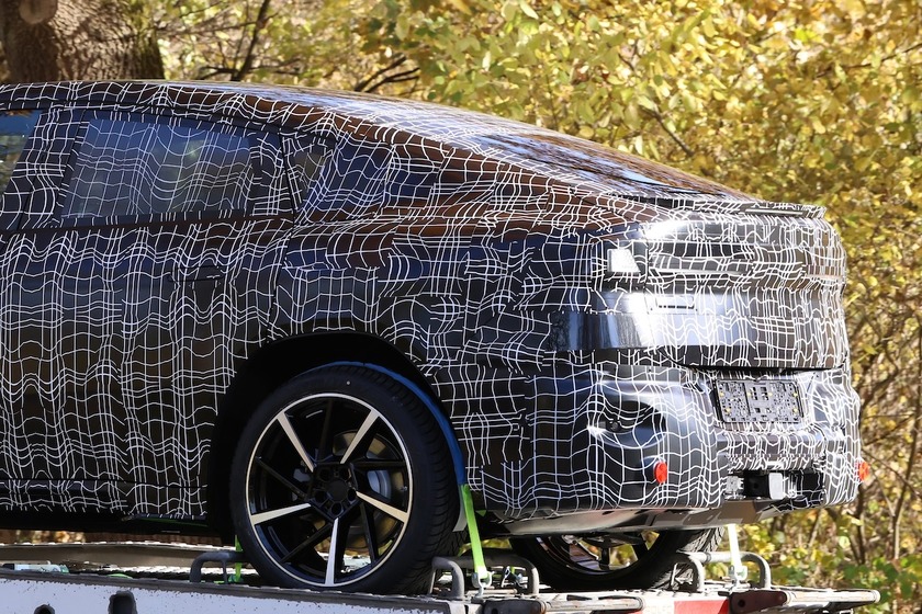 激変！ クーペシルエットで登場、BMW『X4』後継モデルを初めて捕捉 画像