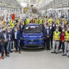 VWの最量販EV『ID.4』…電動車専用の新工場でも量産開始