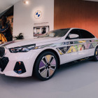 音楽に合わせて車体の色が変わる…BMWのEVセダン『i5』コンセプトカー発表