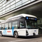 ［15秒でニュース］いすゞ、工場の構内循環バスとしてフルフラットEVバスを運行開始