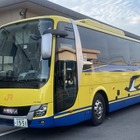黄色いバスツアー、つばめとはとが富士スピードウェイで顔合わせ