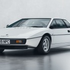 ロータスの設計哲学を示す名車『エスプリ』、最新EVと展示へ…ミラノデザインウィーク2025