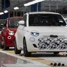 「500eとは違う顔？」MT車もある！ フィアットの新型『500ハイブリッド』が話題に