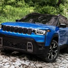 ジープ『チェロキー』新型、初のハイブリッド設定へ