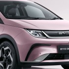 BYDのEV『ドルフィン』に300万円を切る特別限定車、ピンクボディで電動テールゲート装備