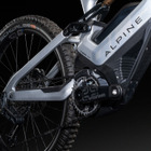 アルピーヌと仏ラピエール、約200万円の高級電動マウンテンバイク発表