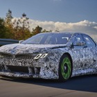 BMWの高性能EVテスト車両、1万8000Nmのトルクでヒルクライムに挑む