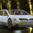 BMWの新世代EV「ノイエクラッセ」、第2弾のスポーツセダンの車名は『i3』に…IAAモビリティ2025