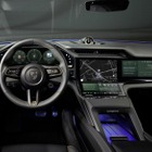 ポルシェ『カイエン』次期型のEV、インテリア先行公開…14.25インチOLED製フルデジタルメーター採用