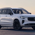 ボルボ『XC90』に「ブラックエディション」、グリルやホイールを高光沢ブラックに…英国設定