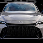 レクサス『IS』改良新型、新フェイスの実車を初公開…米国仕様は「F SPORT」のみ