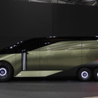 レクサスの新型「6輪ミニバン」の全貌が明らかに!「LS」はラグジュアリーセダンから「ラグジュアリースペース」へ…ジャパンモビリティショー2025