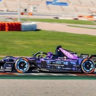 次期『カイエン』プロトの迷彩色、ポルシェの「フォーミュラE」マシンに採用…技術応用を強調