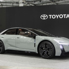 カローラクロスと立場が逆転、だからこそ生まれた「斬新セダン」のデザイン…ジャパンモビリティショー2025