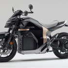 ホンダ初の電動モーターサイクル『WN7』を一般初公開、600ccクラスのパワーに航続140kmを実現