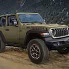 2ドアのジープ『ラングラー』150台限定発売へ、ミリタリーカラーで854万円