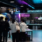 どうしたアイシン!? あざとエモい“ガレージ風”展示の完成度がやたら高かった件…ジャパンモビリティショー2025